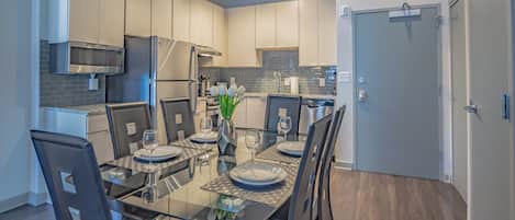 Apartment, 1 Bedroom | Dining