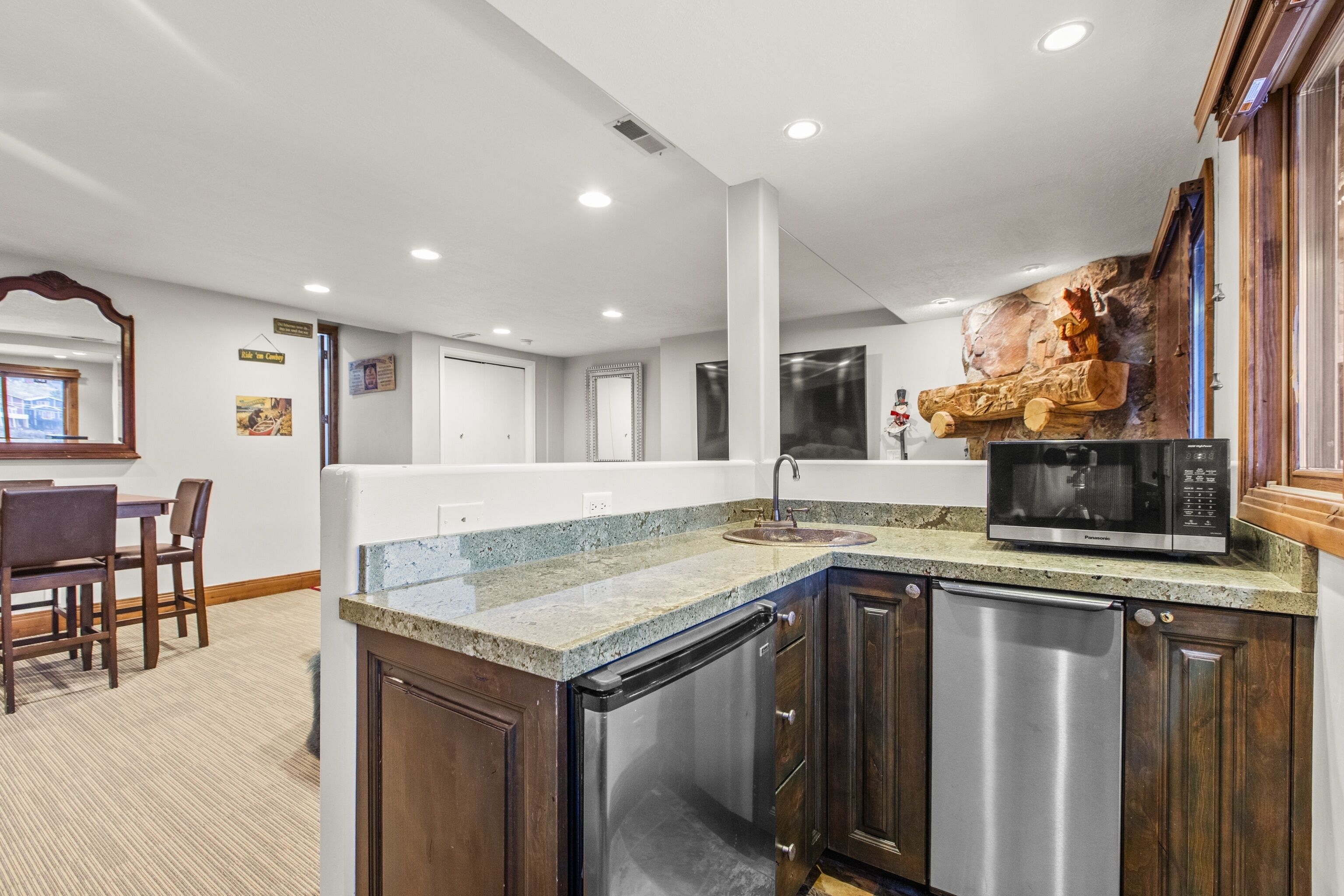 タウンホーム 3 ベッドルーム | 専用キッチン | 冷蔵庫、オーブン、コーヒー / ティーメーカー