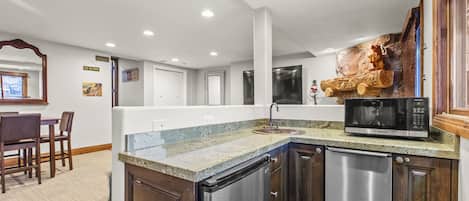 Maison mitoyenne, 3 chambres | Cuisine privée