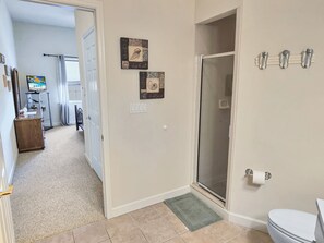 Bathroom - Downtown 3 bedroom condo. 2 blocks to the boardwalk, beach and Atlantic Ocean! SB301 (Ocean City)
