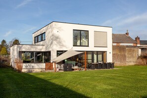 Villa | 4 bedrooms - Luxury Villa Close to Maastricht (Bilzen)