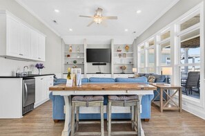Smart TV, DVD player - Sea Esta is a 7-bedroom, 5-bathroom, large enough for the whole family! (Ocean Isle Beach)