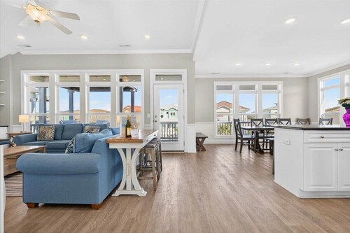 Sea Esta is a 7-bedroom, 5-bathroom, large enough for the whole family!