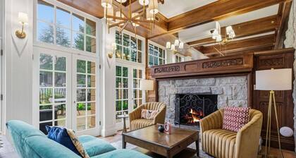 Celebrate Christmas in Sonoma • 1BR Queen Room