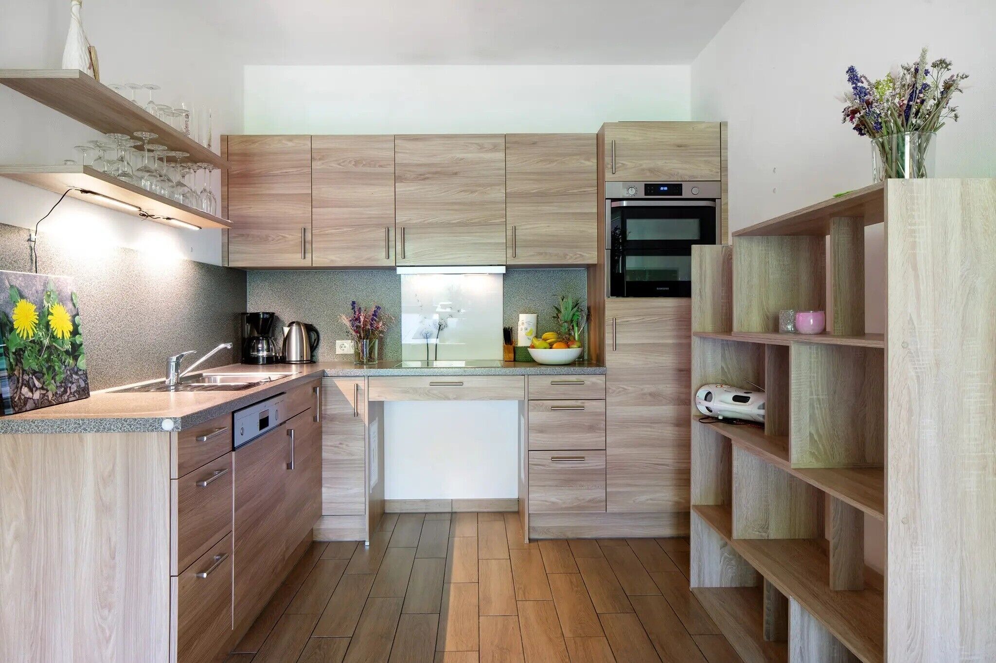 Fridge, microwave, stovetop, dishwasher