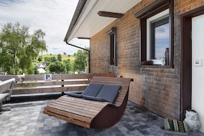 Terrace/patio - Holiday Home 'Sport Rees - 7 Fewo Eventraum' with Mountain View, Private Terrace & Wi-Fi (Oberried)