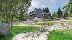 Property grounds - Holiday Home 'Sport Rees - 7 Fewo Eventraum' with Mountain View, Private Terrace & Wi-Fi (Oberried)