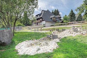 Property grounds - Holiday Home 'Sport Rees - 7 Fewo Eventraum' with Mountain View, Private Terrace & Wi-Fi (Oberried)
