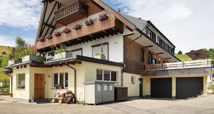 Maison de vacances 'Sport Rees - 7 Fewo Eventraum' avec vue sur la montagne, terrasse privée et Wi-Fi