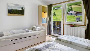 19 bedrooms, desk, WiFi, bed sheets