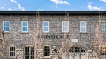 A stone building with the sign "STONEHOUSE" above the entrance.