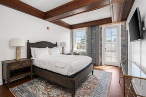 Room - Wine Country Escape • Boutique Hotel, 1BR Queen (Santa Rosa)