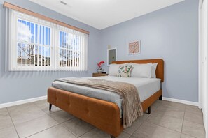 Strykjärn/strykbräda, resesäng, wi-fi och sängkläder