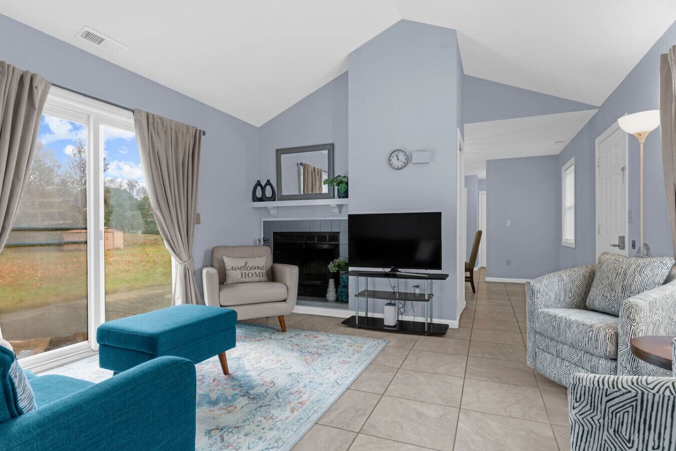TV, fireplace