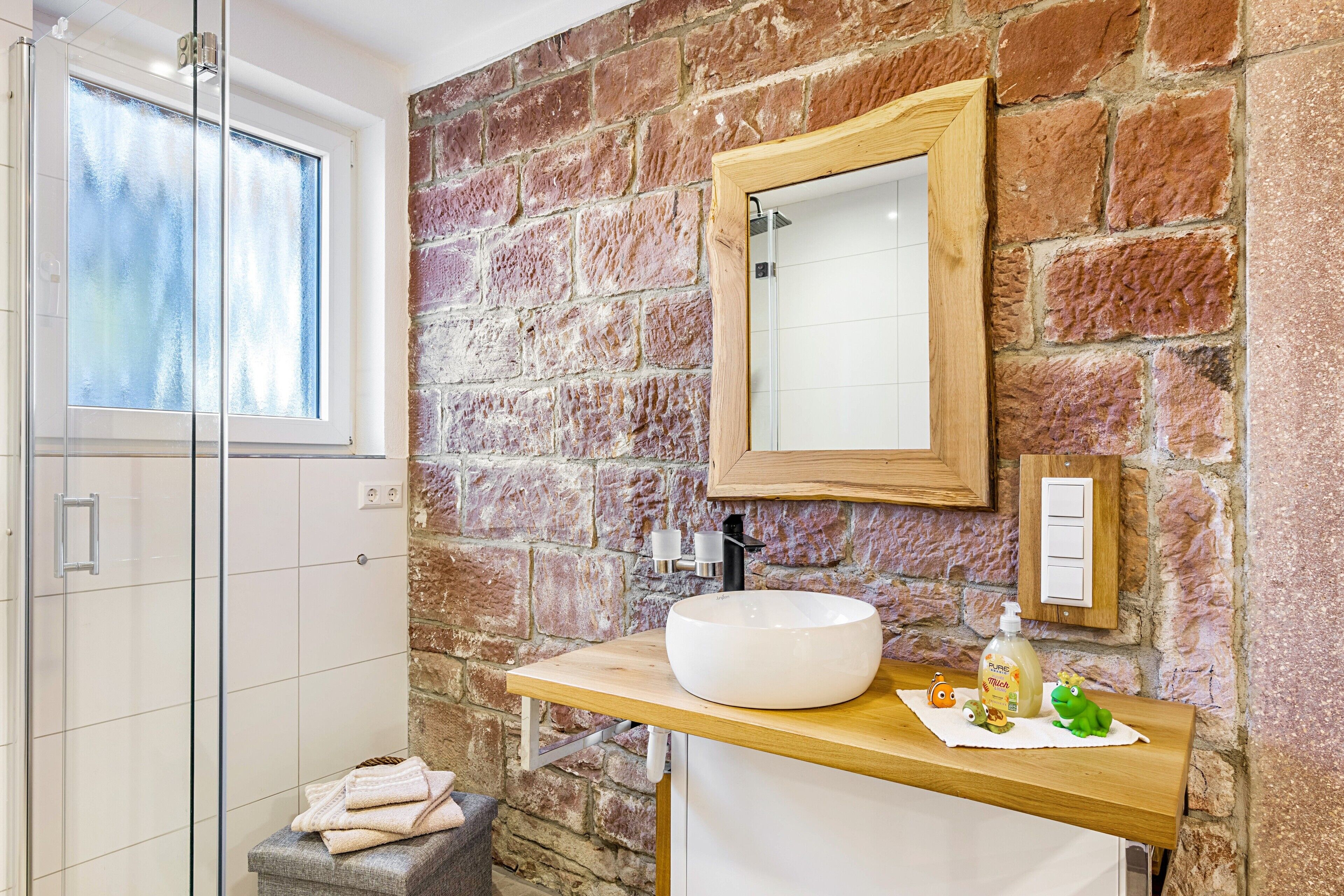 Dutxa, assecador de cabells i tovalloles 