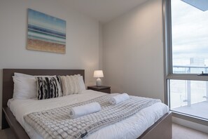 2 soverom, skrivebord, strykejern/-brett og wi-fi (inkludert)