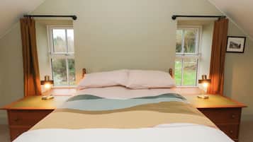 2 makuuhuonetta, yksilöllisesti sisustettu, yksilöllisesti kalustettu