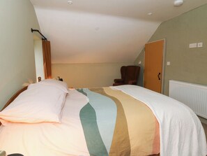 2 quartos, individualmente decorados, individualmente mobiliados