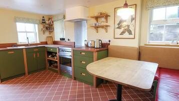 Lava-louças, talheres/pratos/utensílios de cozinha