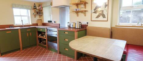 Dishwasher, cookware/dishes/utensils