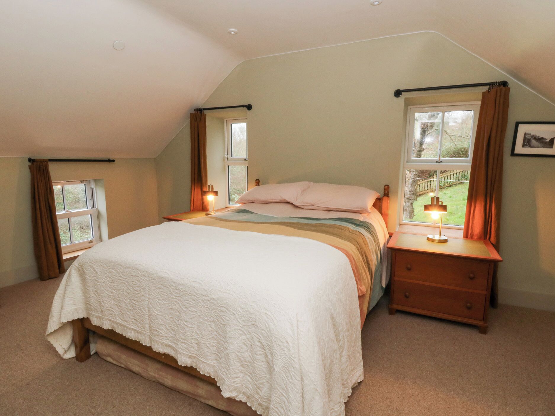 2 bedrooms, individually decorated, individually furnished, free WiFi