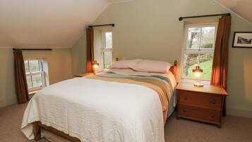 2 bedrooms, individually decorated, individually furnished, free WiFi