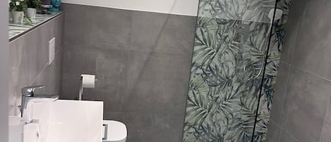 Double or Twin Room | Bathroom