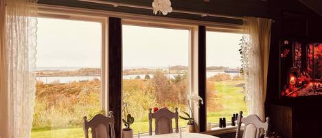 House, 2 Bedrooms, Accessible, Smoking | Dining room