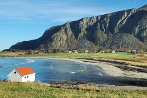 Beach - Cheerful Cabin With Sauna and Great Views (Hustadvika)
