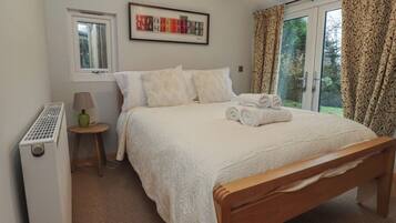2 bedrooms, individually decorated, individually furnished, free WiFi