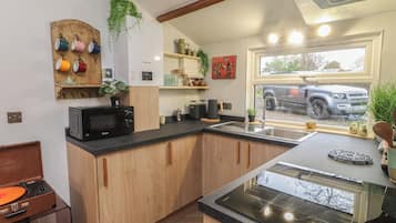Cookware/dishes/utensils
