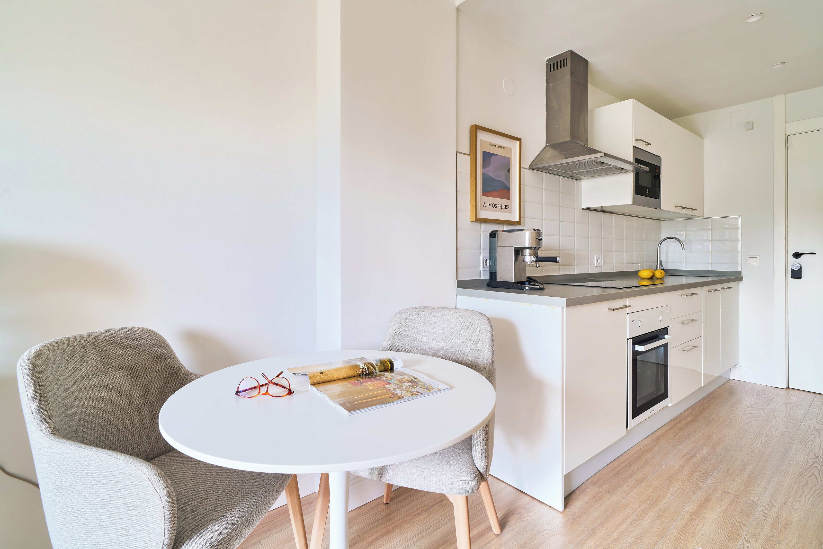 Mikroaaltouuni, uuni, liesi, astianpesukone