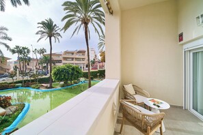 Terrace/patio - Elegant apartment with sunny terrace and swimming pool all year round. (Benalmádena)