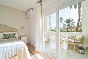 Iron/ironing board, WiFi, bed sheets, wheelchair access