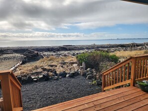 Property grounds - Sea La Vie - Cute beach front cottage with amazing  water view (Ocean Shores)