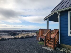 Exterior - Sea La Vie - Cute beach front cottage with amazing  water view (Ocean Shores)