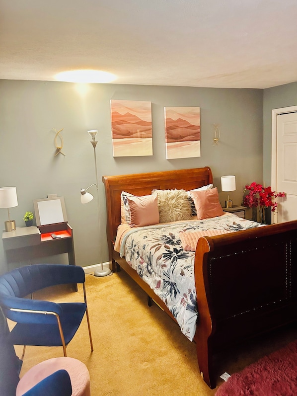 Deluxe Room, 1 Queen Bed - The Haven at Charity House 1 (Waldorf)