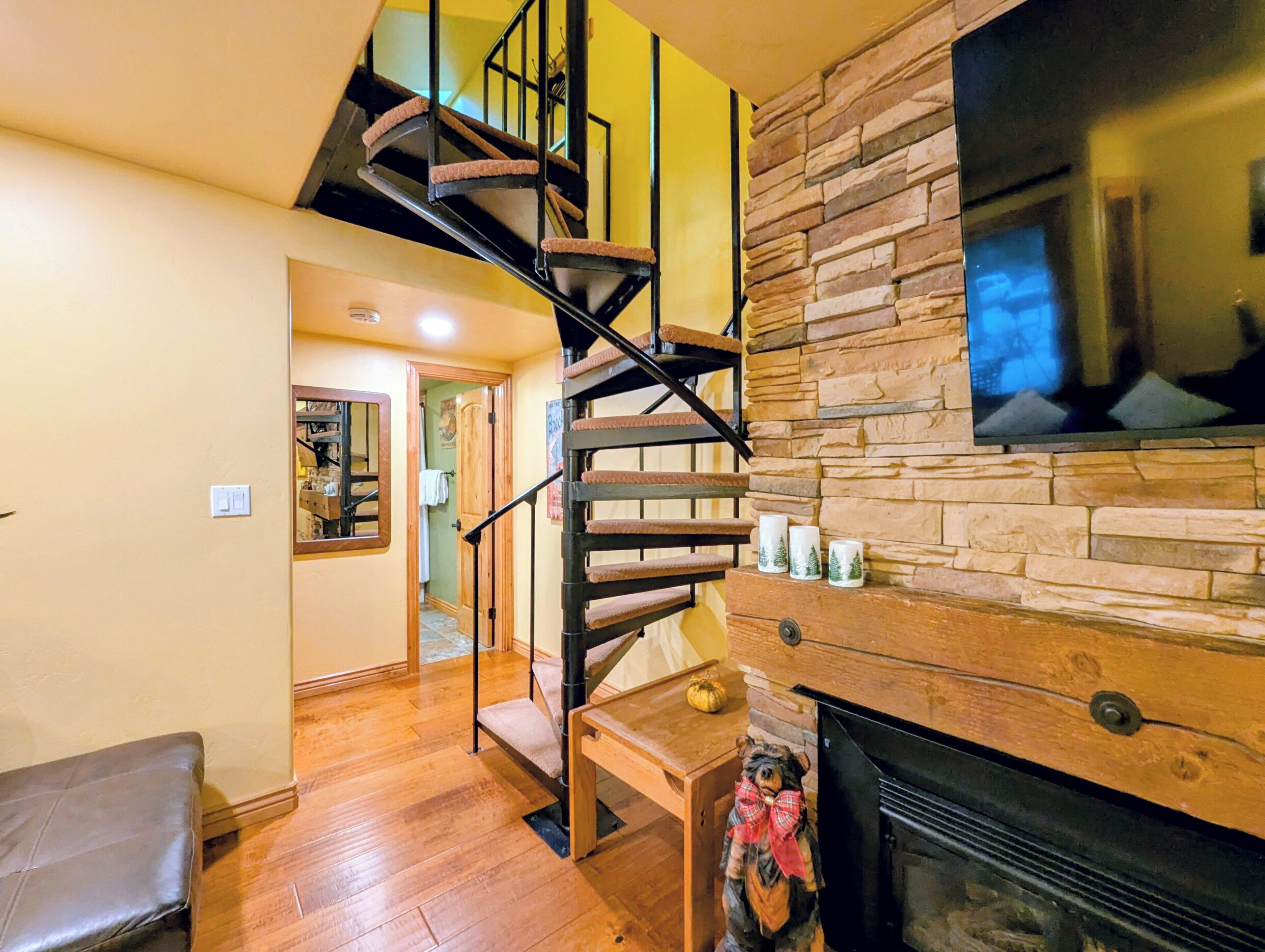 Smart TV, fireplace