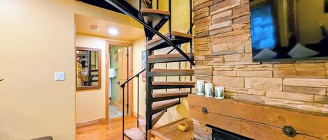 Smart TV, fireplace