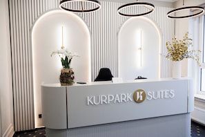 Reception - Kurpark Suites (Bad Salzuflen)