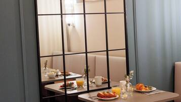 Dagelijks ontbijtbuffet (EUR 16 per persoon)