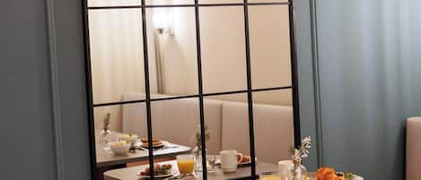 Café da manhã com buffet todos os dias mediante uma taxa