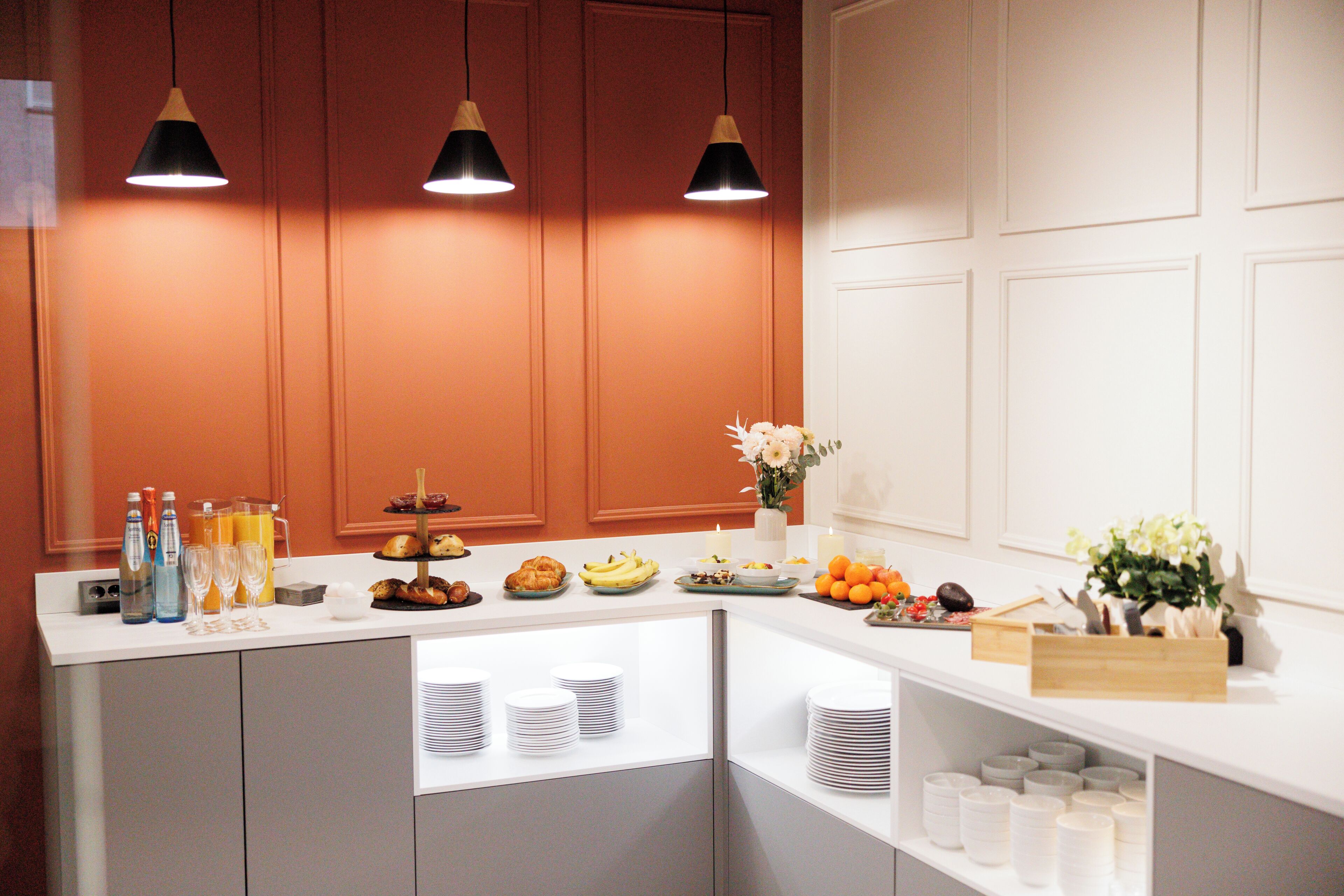 Tägliches Frühstücksbuffet (16 EUR pro Person)