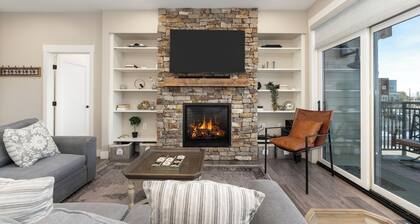 Pet Friendly, luxury 2 bedroom on Main Street in downtown