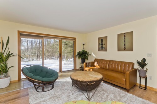 Beautiful 2-bedroom cottage on Robert Frost Trail