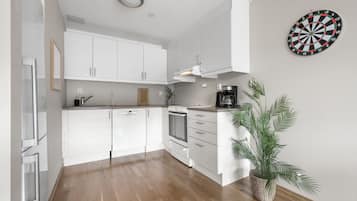 Mikrobølgeovn, ovn og kokeplater