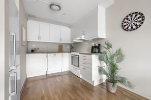 Mikrobølgeovn, ovn og kokeplater