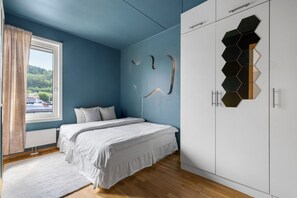1 slaapkamer, een strijkplank/strijkijzer, wifi, beddengoed