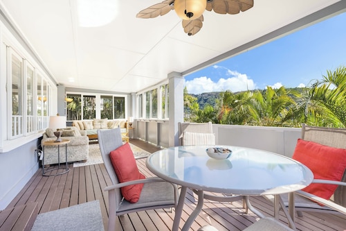 Hale Ho‘omalie- Peaceful Mānoa Valley Retreat near UH