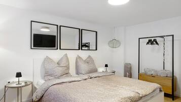 4 bedrooms, iron/ironing board, WiFi, bed sheets